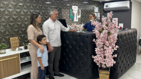 Família sendo atendida no centro de especialidades MedFamily